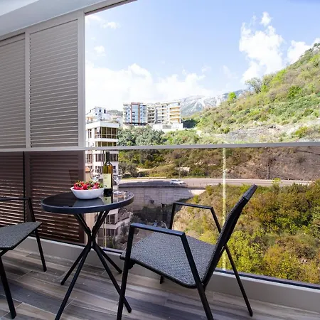 Aura Tower Aparments By In Property Rafailovici Exterior photo