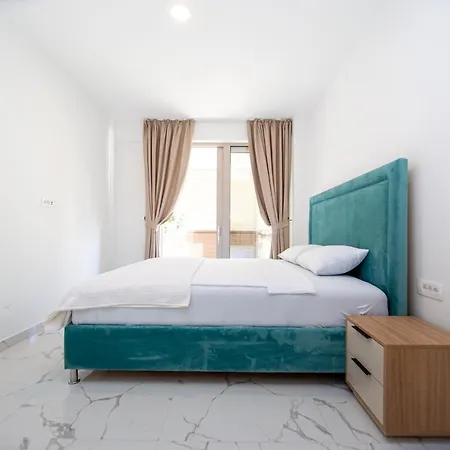 Aura Tower Aparments By In Property Rafailovici Exterior photo
