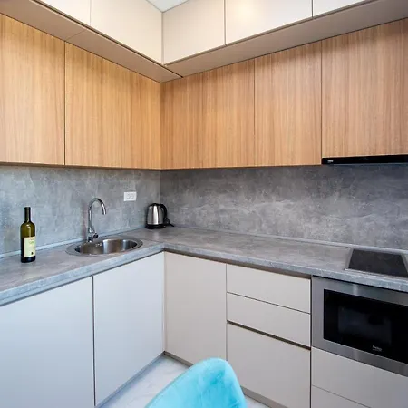 Aura Tower Aparments By In Property Rafailovici Exterior photo