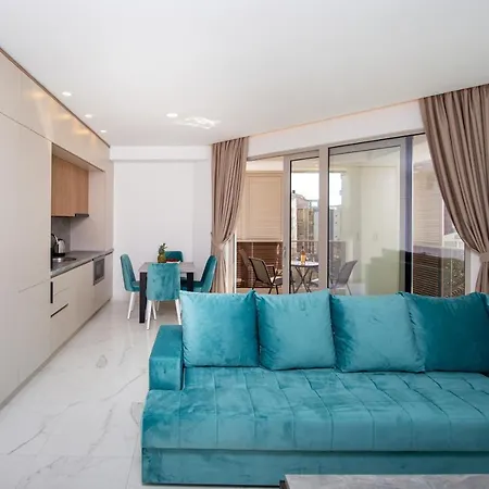 Aura Tower Aparments By In Property Rafailovici Exterior photo