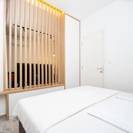 Aura Tower Aparments By In Property Rafailovici Exterior photo