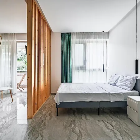 Aura Tower Aparments By In Property Rafailovici Exterior photo