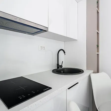Aura Tower Aparments By In Property Rafailovici Exterior photo