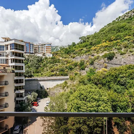 Aura Tower Aparments By In Property Rafailovici Exterior photo