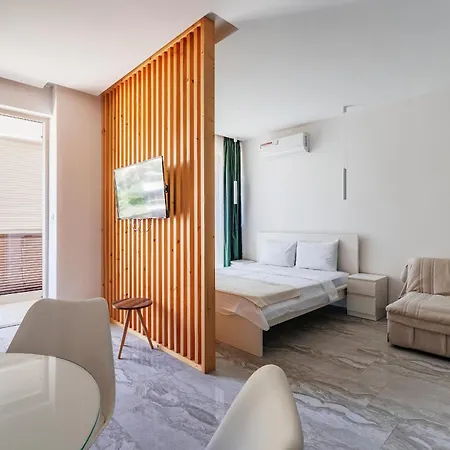 Aura Tower Aparments By In Property Rafailovici Exterior photo