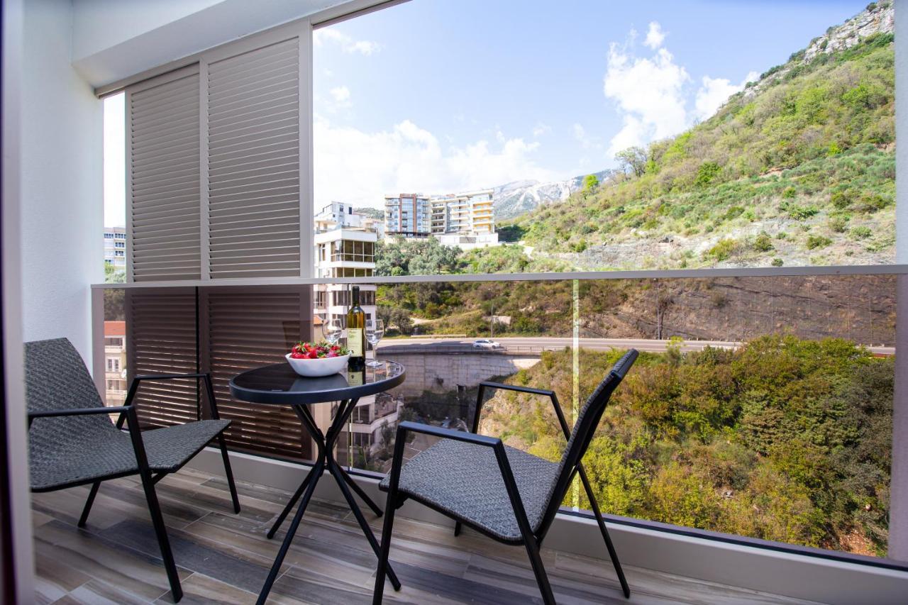 Aura Tower Aparments By In *