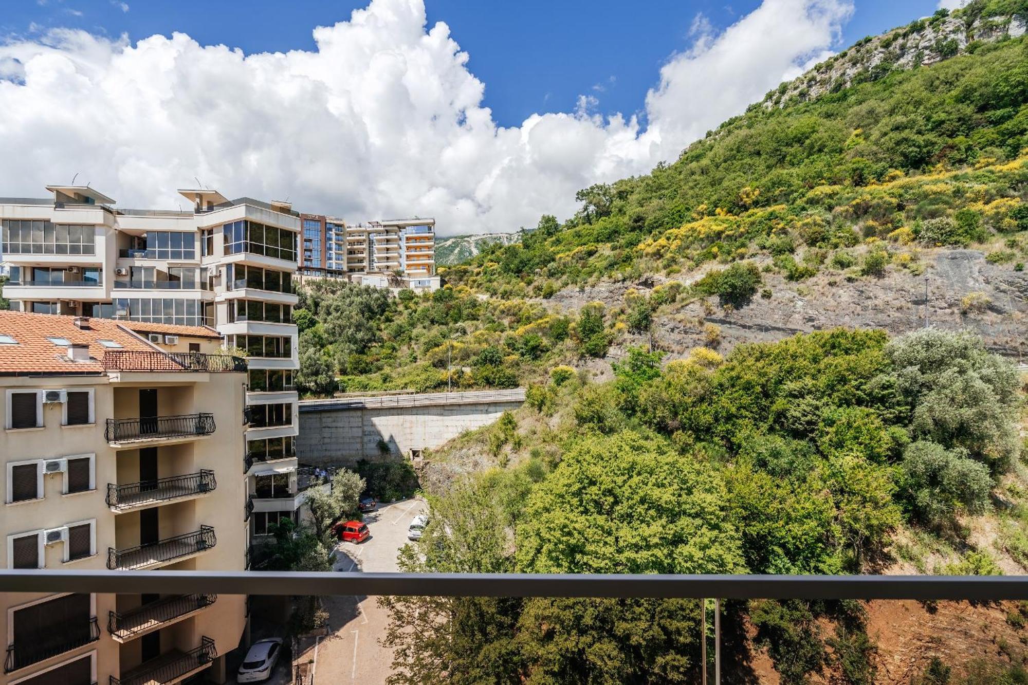 Aura Tower Aparments By In Apartman Rafailovici